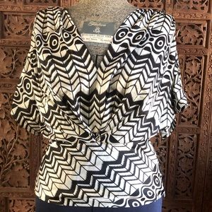 Cynthia Steffe geometric print blouse size extra small.